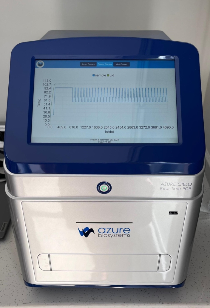 کار با دستگاه Real Time PCR azure | شرکت درمان نگار آیندگان